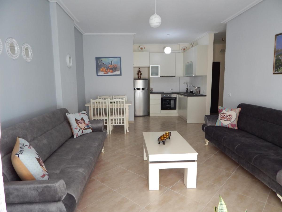 Modern Spacious 1 Bedroom Flat Next To The Beach Vlorë Esterno foto